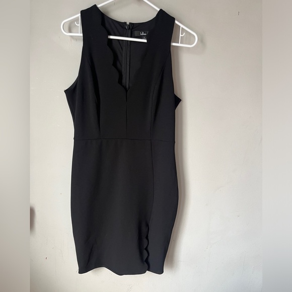 Lulus Dresses & Skirts - Lulu's Black Scalloped Mini Dress